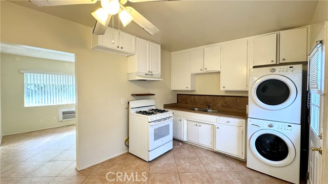 Detail Gallery Image 3 of 15 For 262 Garnet Way #C,  Upland,  CA 91786 - 2 Beds | 1 Baths