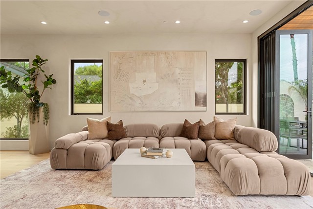 Detail Gallery Image 21 of 58 For 5525 Carpenter Ave, Valley Village,  CA 91607 - 5 Beds | 6/1 Baths