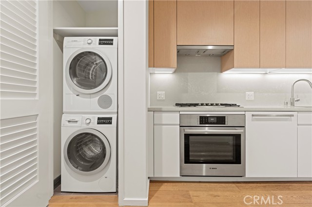 877 Francisco Street, Los Angeles CA: https://media.crmls.org/medias/c281c6f5-8457-4c05-9835-625a1a83437f.jpg