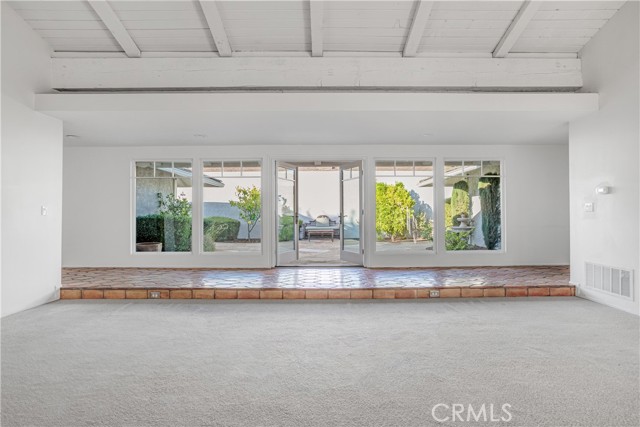 1575 La Venta Drive, Westlake Village CA: https://media.crmls.org/medias/c281ef3e-8b98-4c4a-9b9d-a670fed1454d.jpg