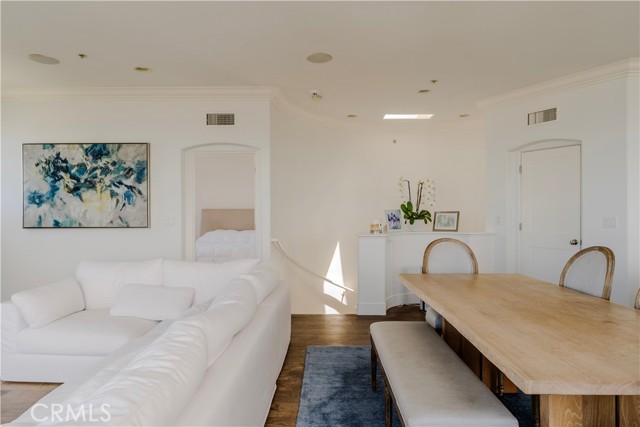 300 19TH Street, Manhattan Beach CA: https://media.crmls.org/medias/c28209f9-6c4b-4564-bac0-110b01792760.jpg