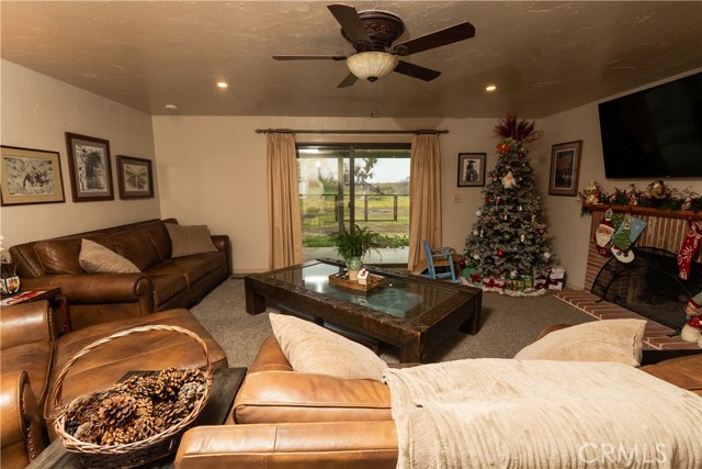 Detail Gallery Image 19 of 59 For 25565 Road 13, Chowchilla,  CA 93610 - 4 Beds | 3 Baths