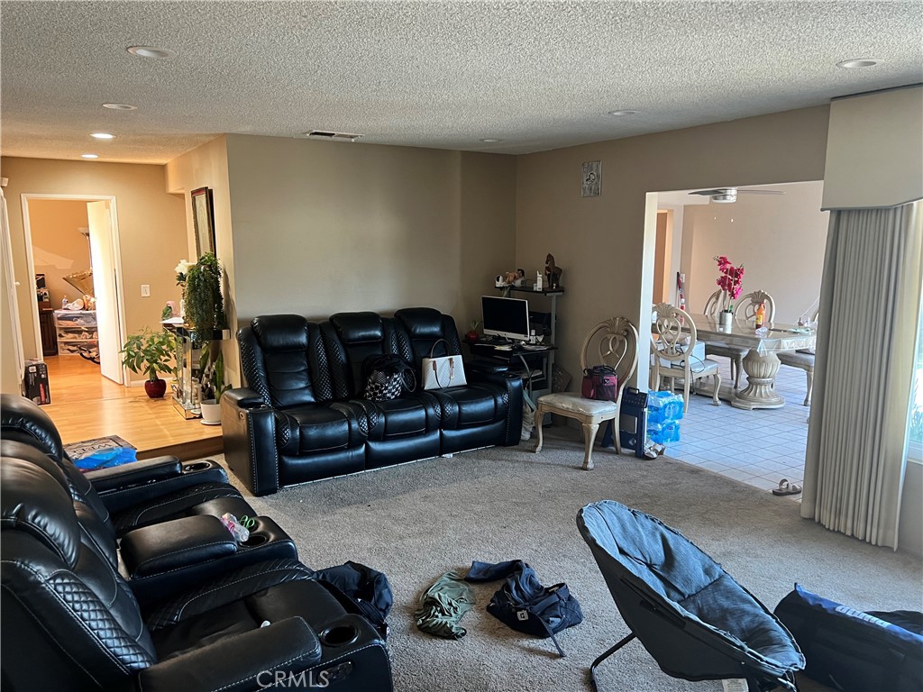 https://media.crmls.org/medias/c282af9c-95b1-4023-98e5-e00c098ccc6a.jpg?preset=X-Large