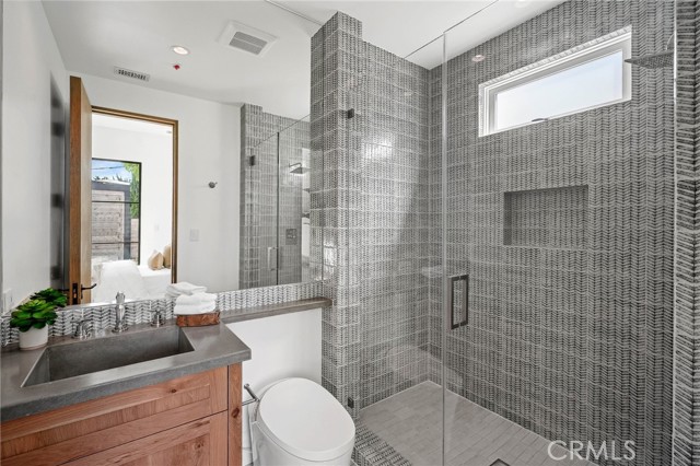 Detail Gallery Image 50 of 75 For 112 Kings Pl, Newport Beach,  CA 92663 - 6 Beds | 7/1 Baths