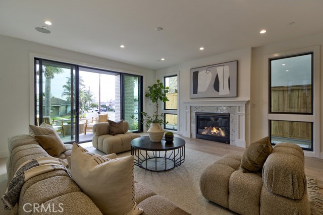 Detail Gallery Image 12 of 41 For 801 Delaware, Huntington Beach,  CA 92648 - 3 Beds | 3/1 Baths