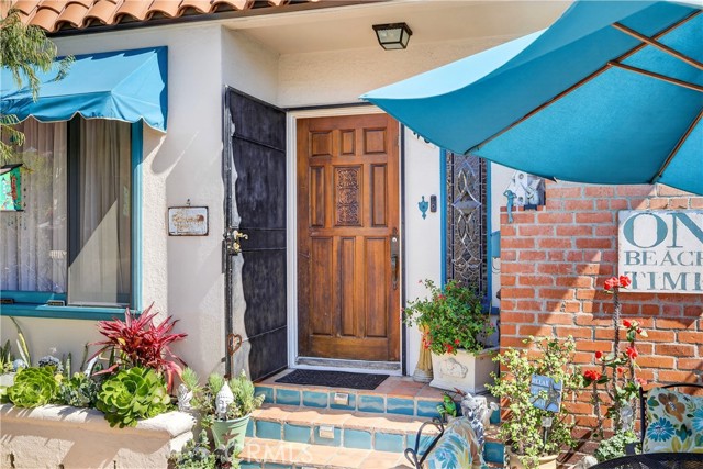 Detail Gallery Image 3 of 35 For 40 La Verne Ave, Long Beach,  CA 90803 - 4 Beds | 3 Baths