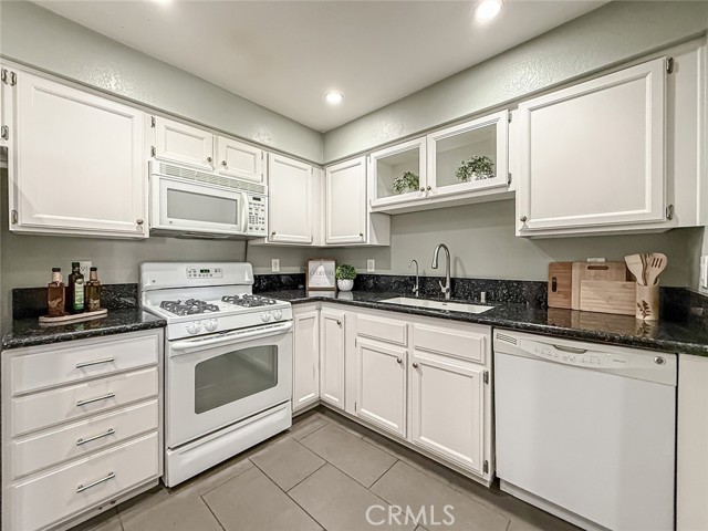Detail Gallery Image 13 of 50 For 5420 Sylmar Ave #118,  Sherman Oaks,  CA 91401 - 2 Beds | 2 Baths