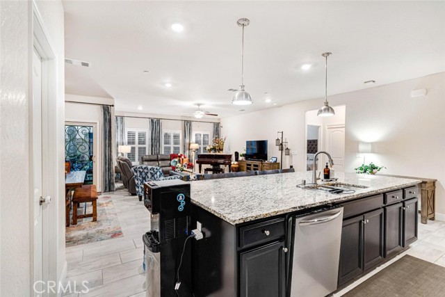 Detail Gallery Image 8 of 35 For 1553 N State, Fresno,  CA 93722 - 3 Beds | 2 Baths