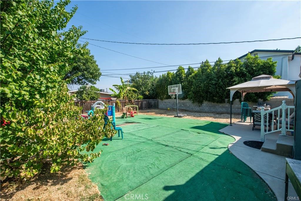 https://media.crmls.org/medias/c285034c-d7e0-4e2d-8bf2-80cf6763e7cb.jpg?preset=X-Large