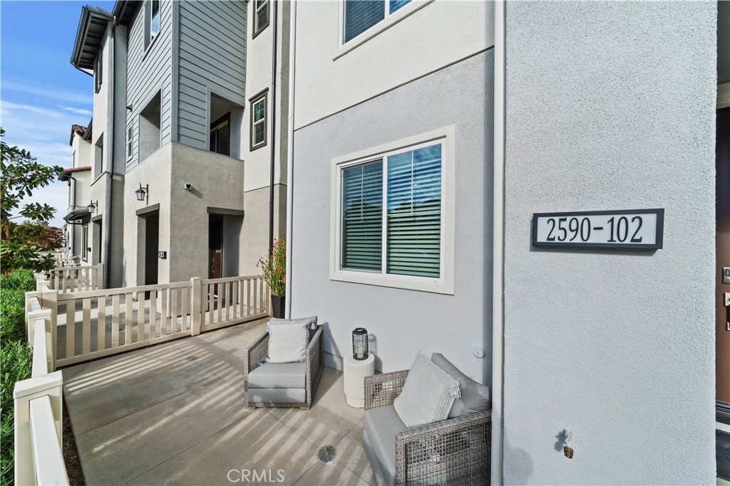 MLS #OC25278263 image #1