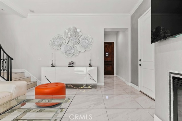 Detail Gallery Image 14 of 69 For 6920 Valmont #5,  Tujunga,  CA 91042 - 4 Beds | 3 Baths