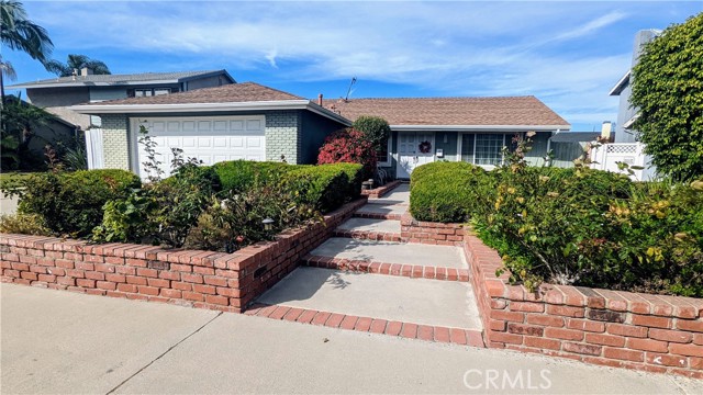 Detail Gallery Image 1 of 11 For 9541 Friarscourt Dr, Huntington Beach,  CA 92646 - 3 Beds | 2 Baths