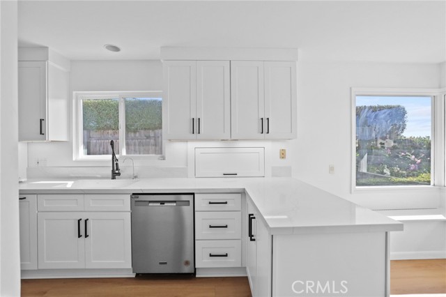 Detail Gallery Image 14 of 48 For 2501 Blue Water, Corona Del Mar,  CA 92625 - 4 Beds | 2/1 Baths