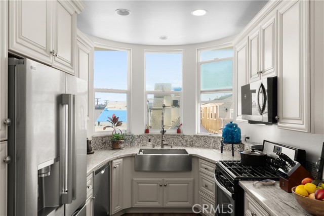 307 34th Street, Newport Beach CA: https://media.crmls.org/medias/c2866668-2db8-4dc9-bff5-22e090c18e7d.jpg