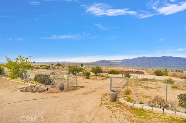 Detail Gallery Image 5 of 53 For 25885 Santa Rosa, Apple Valley,  CA 92308 - 2 Beds | 1 Baths