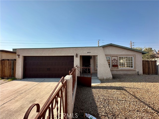 1013 Glacier, Barstow CA: https://media.crmls.org/medias/c287a145-1c61-4bac-a4ee-be77f2e27eb2.jpg