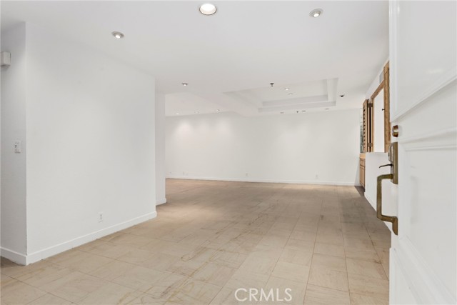 2122 Century Park Lane, Los Angeles CA: https://media.crmls.org/medias/c288e2b0-eb09-4c59-a6d2-def6617f9d3b.jpg
