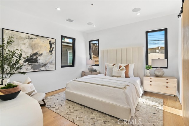 Detail Gallery Image 12 of 22 For 604 Narcissus Ave #1/2,  Corona Del Mar,  CA 92625 - 2 Beds | 2/1 Baths