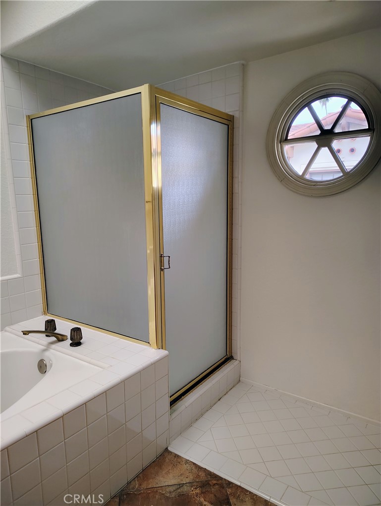 https://media.crmls.org/medias/c2898b19-14da-4449-a386-91b37d401c7f.jpg?preset=X-Large