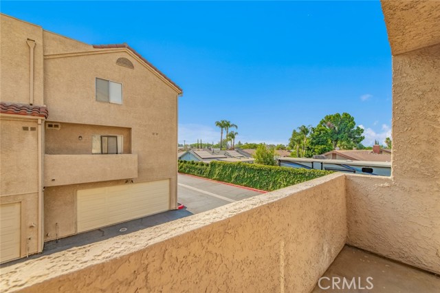 2038 S Bon View Avenue, Ontario CA: https://media.crmls.org/medias/c2898edc-bc72-450b-9541-97d9d78c2f99.jpg