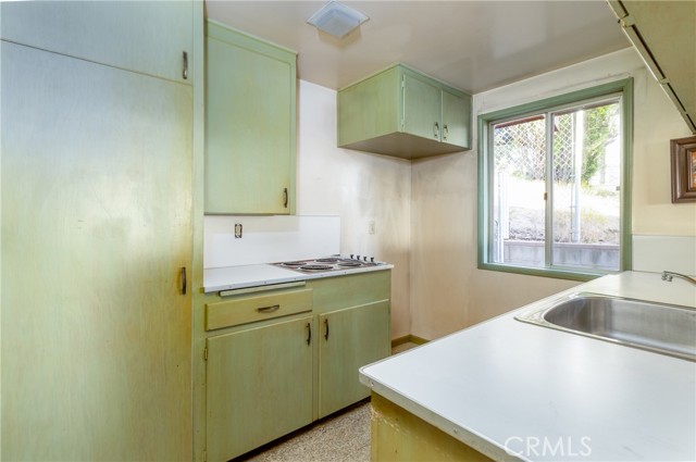 4899 Glenwood Drive, Riverside CA: https://media.crmls.org/medias/c289e571-625d-47b5-8e85-fbd4d40f52df.jpg