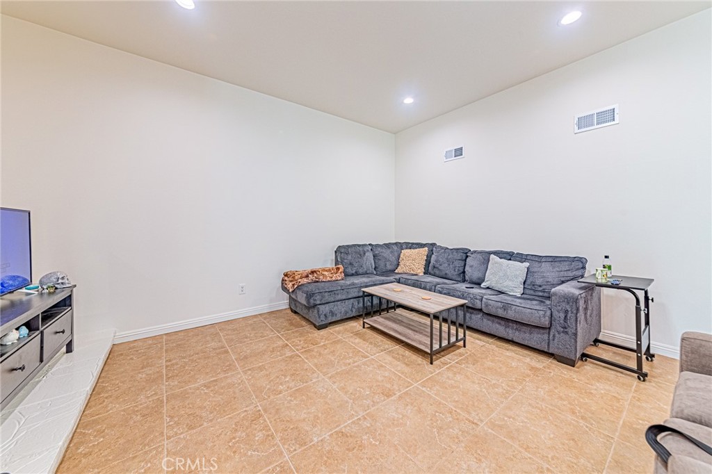 MLS #OC25275814 image #9