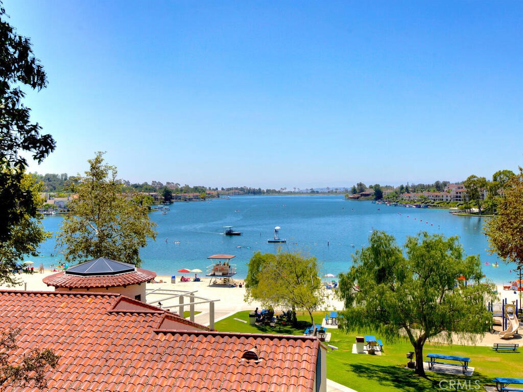 https://media.crmls.org/medias/c28b5573-a285-4351-9341-797a93d00b89.jpg?preset=X-Large