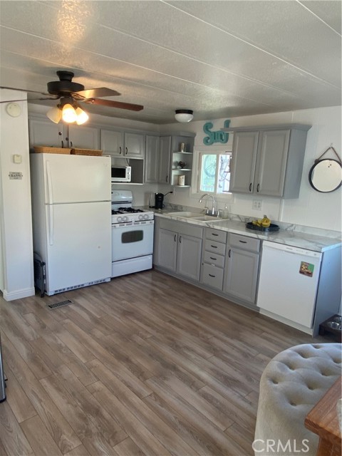 Detail Gallery Image 3 of 17 For 80 Huntington St #367,  Huntington Beach,  CA 92648 - 1 Beds | 1 Baths