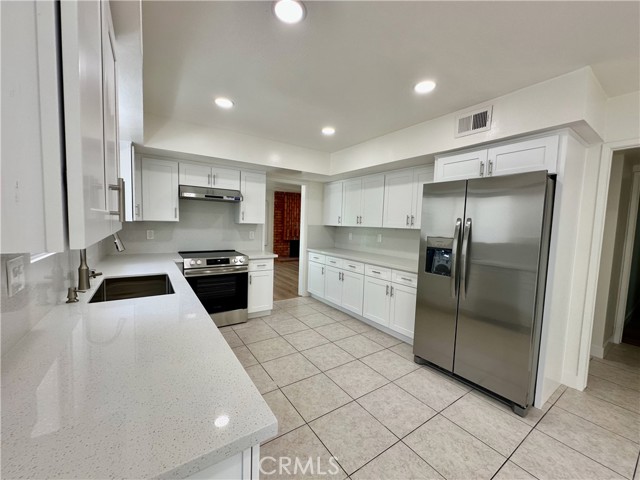 Detail Gallery Image 11 of 31 For 15 Butler St, Irvine,  CA 92612 - 5 Beds | 4 Baths