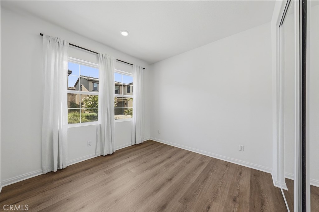 https://media.crmls.org/medias/c28cfcb7-2a84-49c5-846f-a7451adc989a.jpg?preset=X-Large