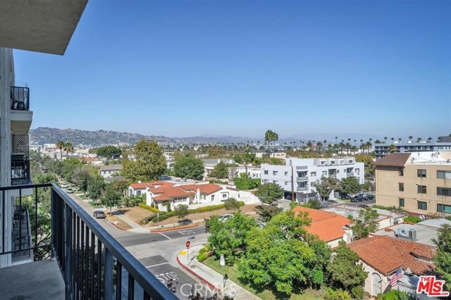 1115 S Elm Drive, Los Angeles CA: https://media.crmls.org/medias/c28e27c9-2be6-442f-9305-e6321596a997.jpg