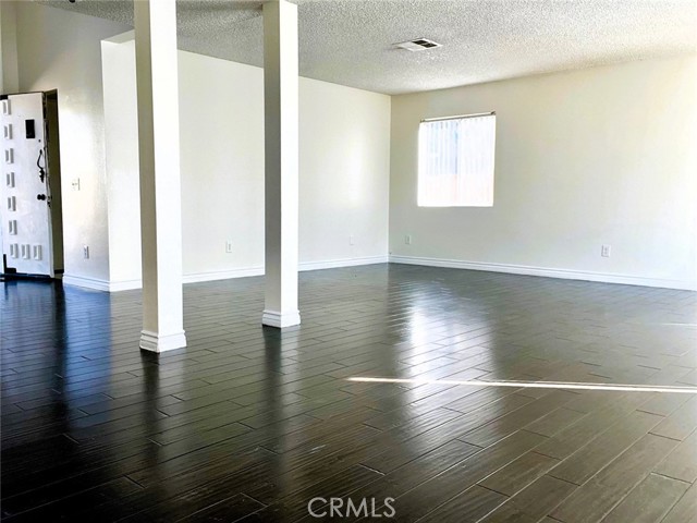1226 Azalea Court, Upland CA: https://media.crmls.org/medias/c28e92e4-3958-4aaa-b58a-50ba1ba4da97.jpg