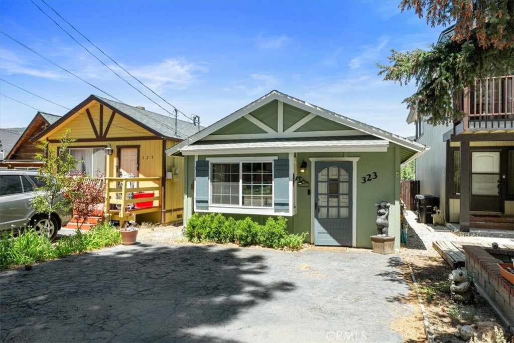 323 W Fairway Boulevard