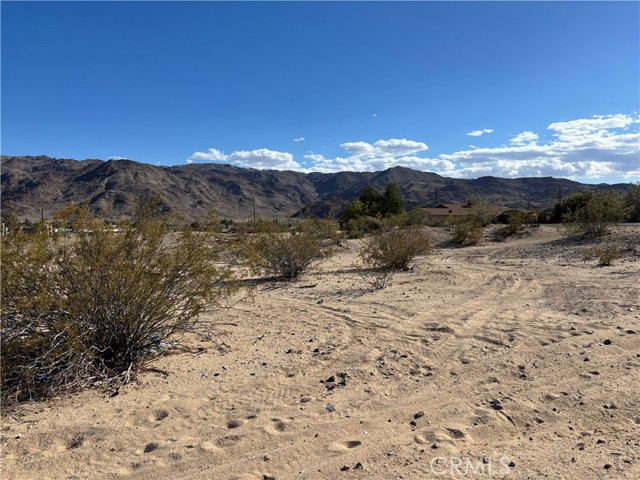 1 Morongo Road, 29 Palms CA: https://media.crmls.org/medias/c28f9238-7645-48a1-8e35-289701df6911.jpg