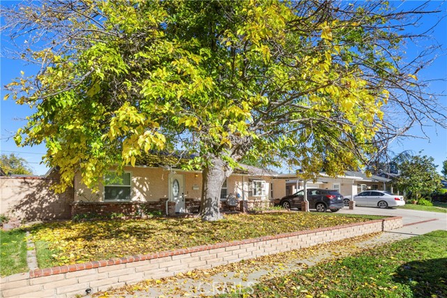 Detail Gallery Image 4 of 39 For 17419 Leadwell, Lake Balboa,  CA 91406 - 4 Beds | 2 Baths