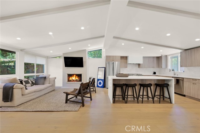 Detail Gallery Image 17 of 40 For 4941 Rigoletto St, Woodland Hills,  CA 91364 - 3 Beds | 2/1 Baths