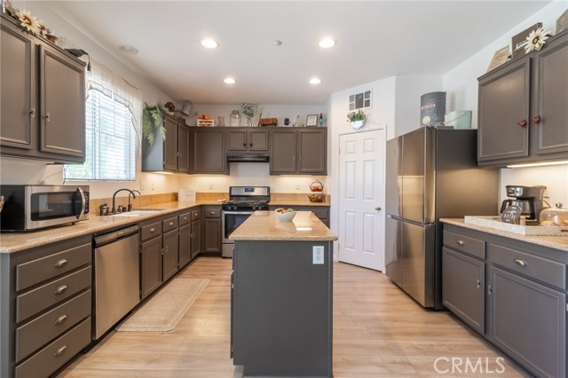 Detail Gallery Image 9 of 44 For 1837 River Bend Dr, Redlands,  CA 92374 - 4 Beds | 3 Baths