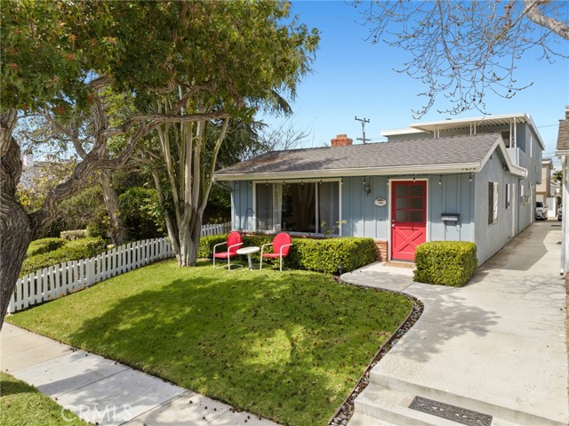 Detail Gallery Image 1 of 12 For 705 Orchid Ave Front,  Corona Del Mar,  CA 92625 - 3 Beds | 3 Baths