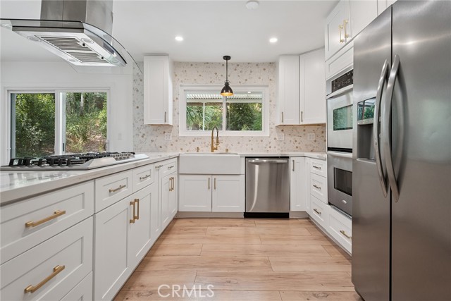5789 Fairhaven Avenue, Woodland Hills CA: https://media.crmls.org/medias/c2946034-97bb-4e03-b9c5-8221a4862073.jpg
