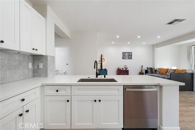 Detail Gallery Image 11 of 45 For 1200 Evergreen Ct, Carson,  CA 90746 - 2 Beds | 2 Baths