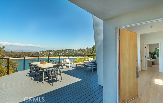 Detail Gallery Image 9 of 71 For 2023 Kenilworth Ave, Los Angeles,  CA 90039 - 3 Beds | 2 Baths