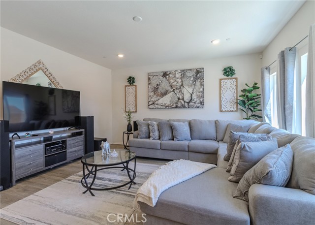 Detail Gallery Image 10 of 21 For 15451 San Francisco Ln, Victorville,  CA 92394 - 4 Beds | 3/1 Baths