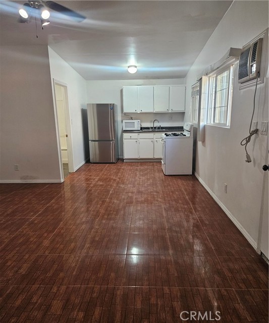 17537 Tuba, Northridge CA: https://media.crmls.org/medias/c294fccd-23aa-41c7-984b-be3ab9a391ed.jpg