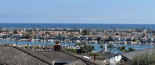 Detail Gallery Image 2 of 31 For 900 Kings, Newport Beach,  CA 92663 - 5 Beds | 3/1 Baths