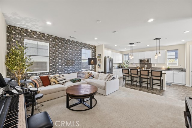 16765 Stags Leap Lane, Fontana CA: https://media.crmls.org/medias/c2963374-b829-4e6c-91e0-a4e2969fc83b.jpg