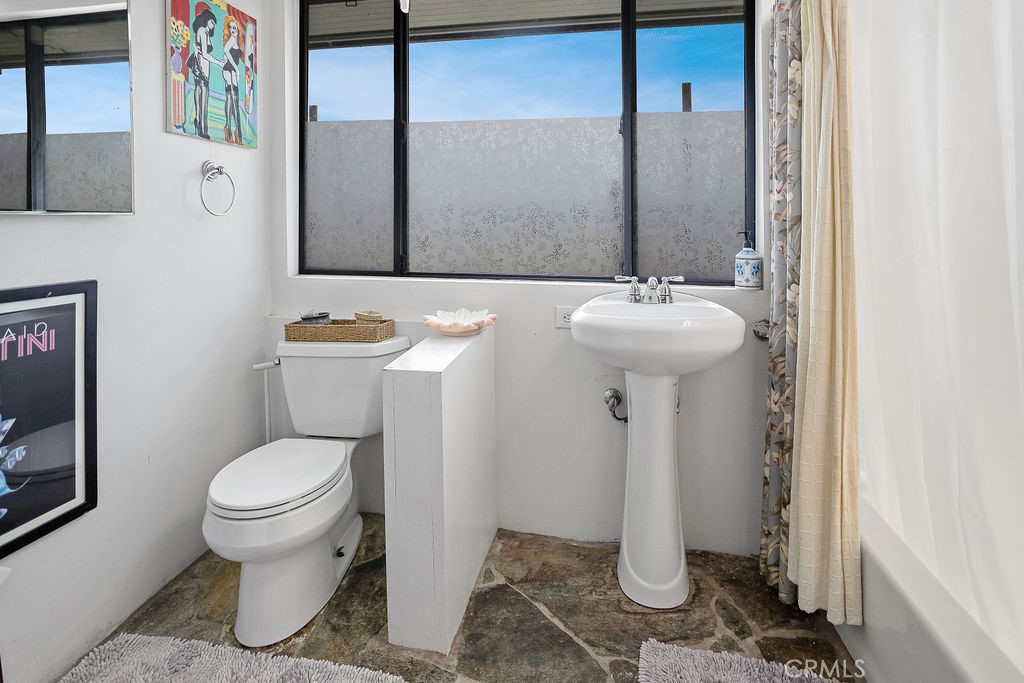 https://media.crmls.org/medias/c2971502-95ef-4bd0-8081-319aab2c3978.jpg?preset=X-Large