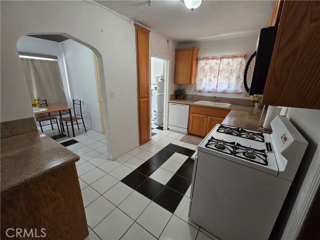 845 Preston Street, San Bernardino CA: https://media.crmls.org/medias/c2976ccf-ec4a-4668-82c0-0730014f7aec.jpg