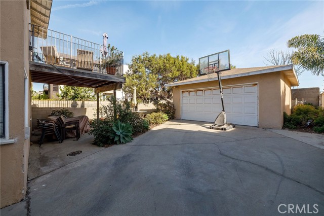 714 Loma Drive, Hermosa Beach, California 90254, ,Residential Income,For Sale,Loma,SB25018016