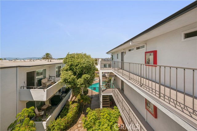 Detail Gallery Image 2 of 20 For 415 S Prospect Ave #123,  Redondo Beach,  CA 90277 - 2 Beds | 2 Baths
