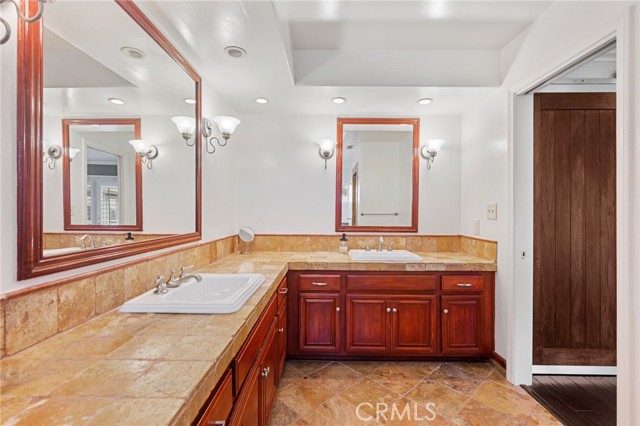 202 Lucia Avenue, Redondo Beach, California 90277, 5 Bedrooms Bedrooms, ,3 BathroomsBathrooms,Residential,Sold,Lucia,SB21191520